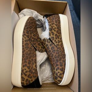 Dr Scholls Like New Leopard Cloud Foam Sneakers - only worn once